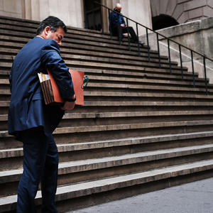 Während die EZB ihre Füße in Sachen Zinserhöhungen noch still hält, ist die US-Notenbank Fed seit Langem dabei, sich ihren Weg Richtung Normalität zu bahnen.