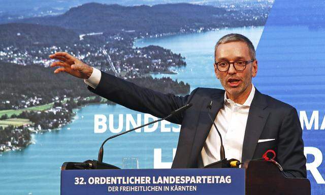 Symbolbild: Herbert Kickl bei seiner Rede am Landesparteitag der FPÖ Kärnten am Samstag, 2. Oktober 2021