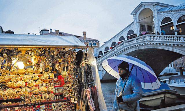 Venedig lebt schon lang sehr gut damit, eine sterbende Stadt zu sein. In Italiens Politik und Wirtschaft aber funktioniert das Weiterwursteln nicht mehr.