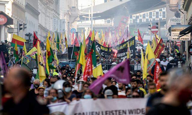 Demonstration linker und kurdischer Gruppen in Wien