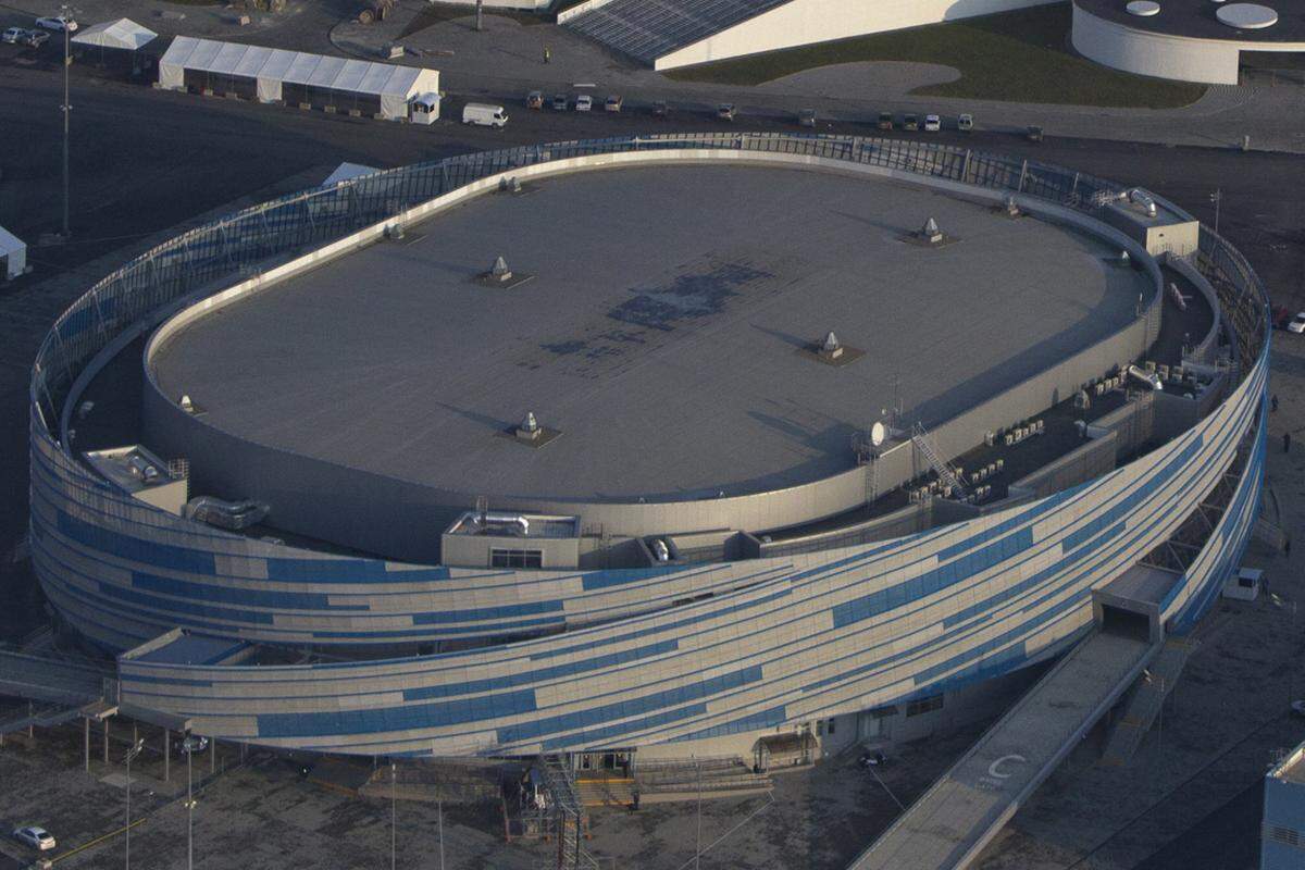 Vergleichsweise ein Schnäppchen war die Shayba Arena. 35,5 Millionen kostete das Multifunktionsstadion, in das sich bei den Eishockey-Gruppenspielen bis zu 7000 Zuschauer einfinden sollen. Nach dem Ende der Paralympics soll die Arena abgebaut werden und in einer anderen russischen Stadt wieder aufgebaut werden.