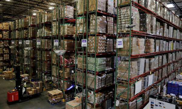 Amazon eröffnete im Herbst sein erstes Verteilerzentrum in Österreich. Dort würden aber nicht so „jenseitige Löhne“ wie in Deutschland gezahlt, sagt die Gewerkschaft.