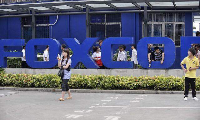 Der Wirbel bei Foxconn aufgrund der rigorosen Covid-Politik Chinas reißt nicht ab. Mittlerweile leidet die ganze Wirtschaft.