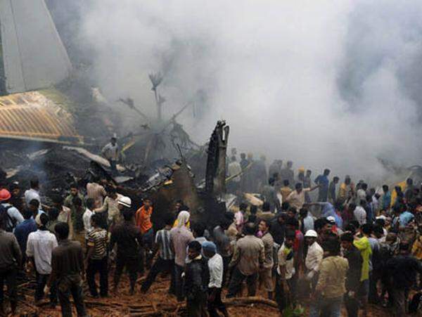 Acht Menschen überlebten das Unglück. Sie dürften wahrscheinlich aus der Boeing gesprungen oder herausgeschleudert worden sein.