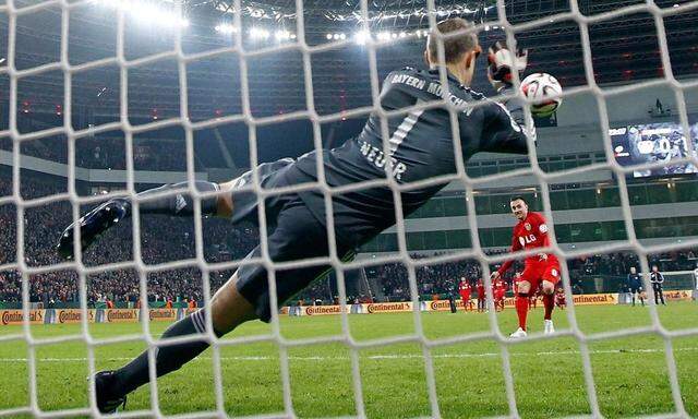 Munich's goalkeeper Neuer