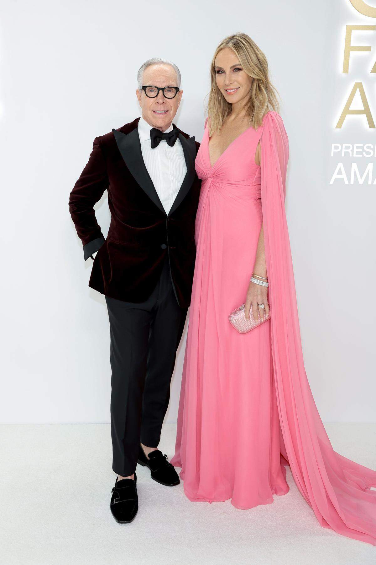 Modedesigner Tommy Hilfiger und seine Frau Dee Ocleppo Hilfiger in klassischem Smoking und Abendkleid.