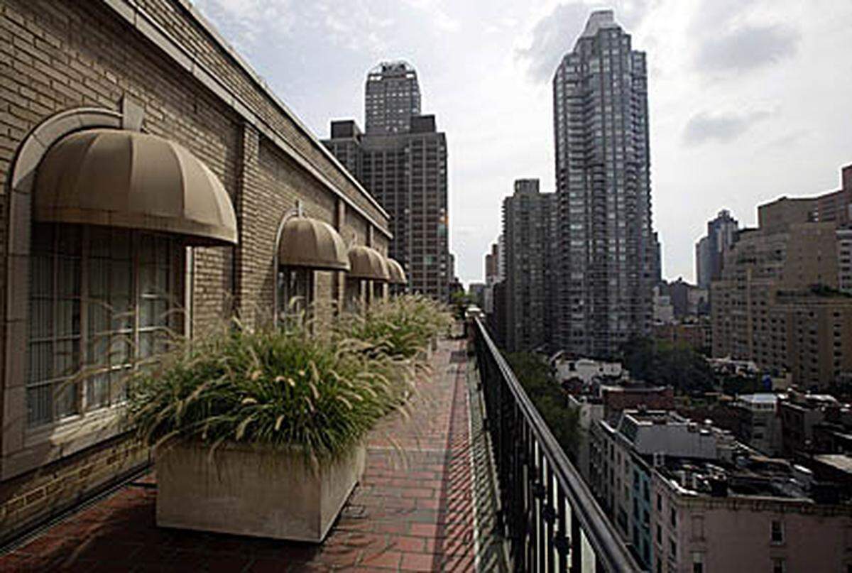 Beamte verschafften sich Zugang zu der auf 7 Mio. Dollar (4,98 Mio. Euro) geschätzten Luxuswohnung im Stadtteil Manhattan und beschlagnahmten diese. Nun wird das gesamte Vermögen von Madoff versteigert.
