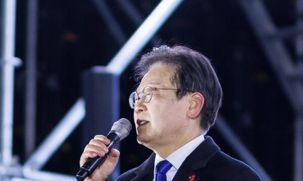 Oppositionsführer Lee Jae-myung gilt als aussichtsreichster 
Anwärter aufs Präsidentenamt. 