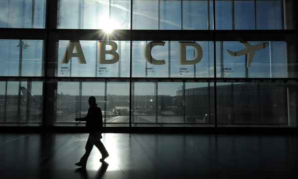 Seit 1999 plant der Flughafen Wien den Bau der dritten Piste. Seither investierte der Konzern 22 Millionen Euro in das Projekt, das nun an der Kippe steht. 