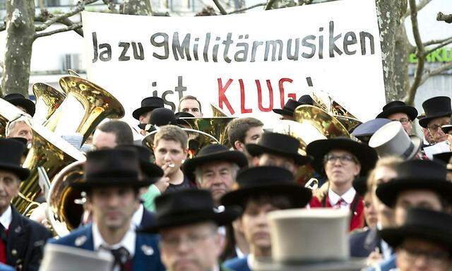  'Protest-Konzert zum Erhalt der österreichischen Militärmusik' mit mehreren hundert Teilnehmern