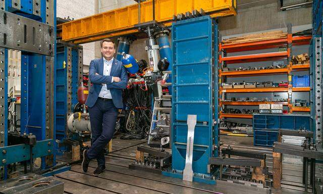 Der Maschinenbauer Martin Leitner, hier in einer der Prüfhallen an seinem Institut, sagt: „Wenn es knifflig wird, dann kommen wir.“ 