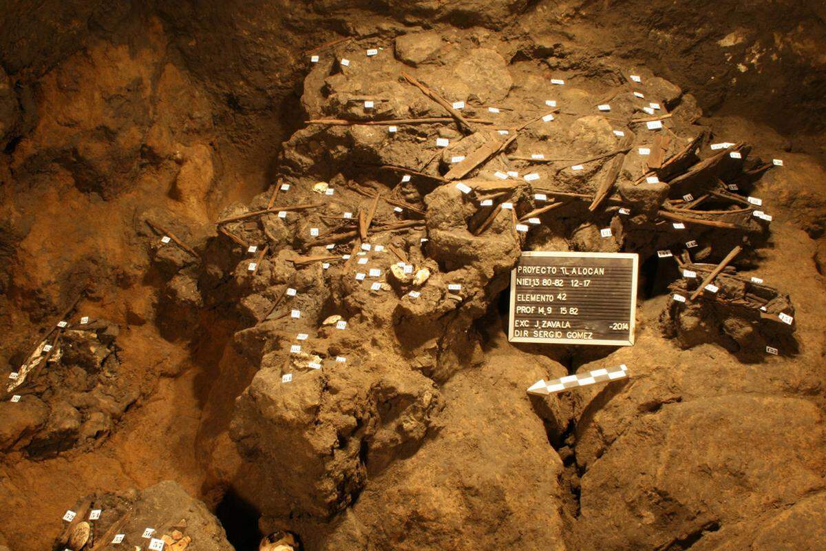 Unter den Funden sind Statuen, Weihrauchbehälter, Edelsteine und Muscheln. Wahrscheinlich bestatteten die Menschen von Teotihuacán in dem Tunnel auch ihre Herrscher.