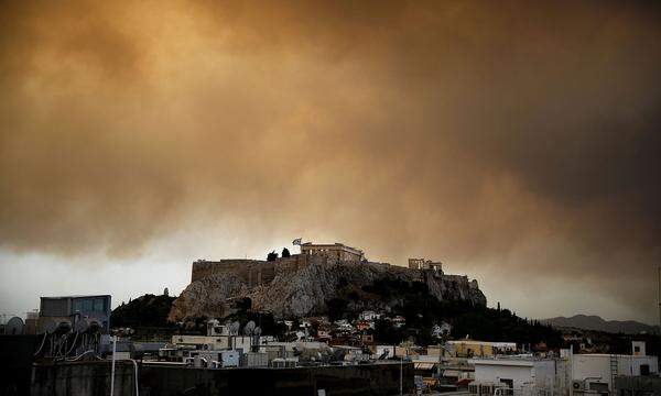 Die Feuer waren so groß, dass Rauchwolken über Athen hingen und die Sonne verdunkelten.