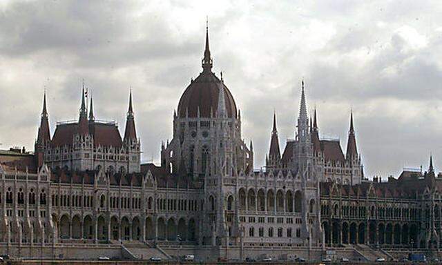 Das ungarische Parlament verabschidet das umstrittene Fremdwährungskreditgesetz 