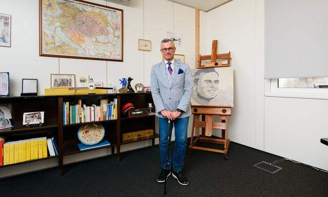 Norbert Hofer (FPÖ) in seinem Büro als Dritter Nationalratspräsident.