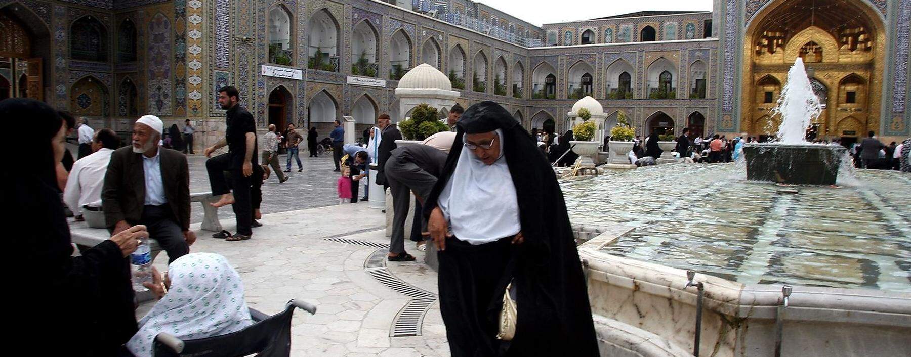 Der heilige Schrein in Mashad, Iran, wurde erst am Montag geschlossen