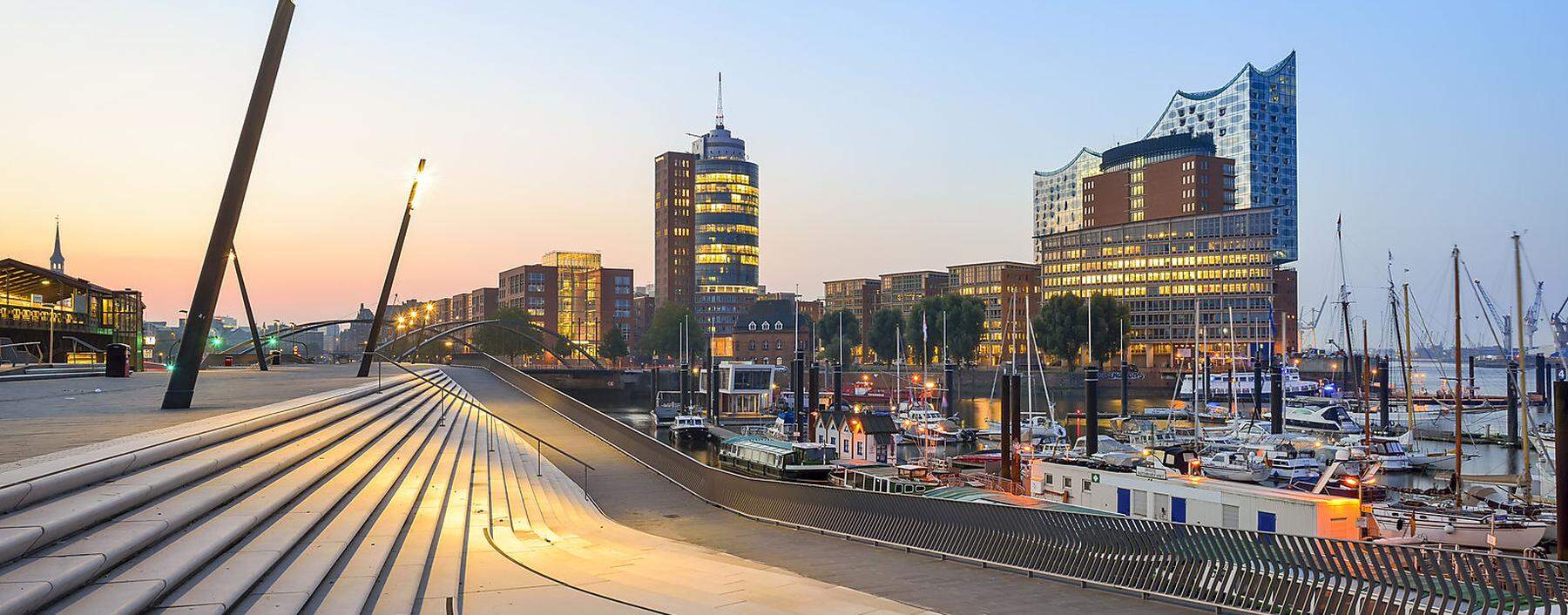 Germany, Hamburg, Hanseatic Trade Center, Elbphilharmonie and harbor in the morning