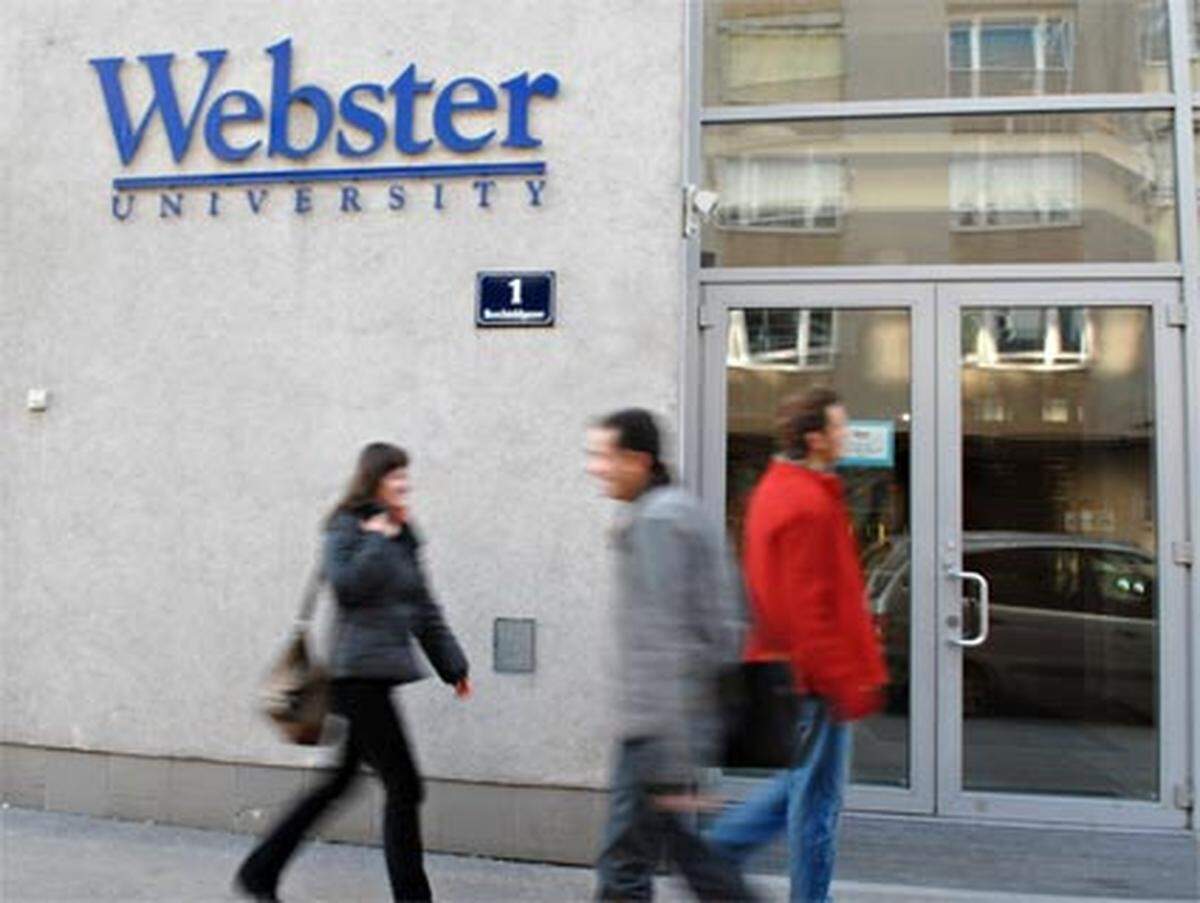 Die "Webster University" besuchen über 500 Studenten, angeboten werden vorwiegend wirtschaftliche Studienrichtungen. Und die sind an der Wiener Privatuni keine billige Sache: Pro Studienjahr zahlt man für ein Bachelor-Programm rund 13.000 Euro, für ein Master-Programm rund 8.500 Euro. Drei Viertel der Studierenden kommen aus dem Ausland.