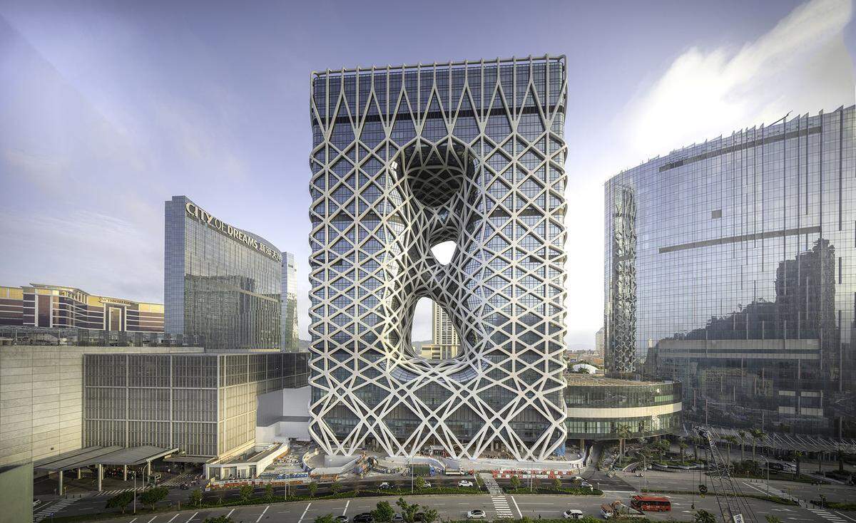 Und noch einmal Zaha Hadid: Das Morpheus Hotel in der chinesischen Sonderverwaltungszone Macau. Der Internationale Hochhauspreis ist mit 50.000 Euro dotiert. Der Sieger wird am 29. Oktober bekannt gegeben. >>> Weitere Informationen