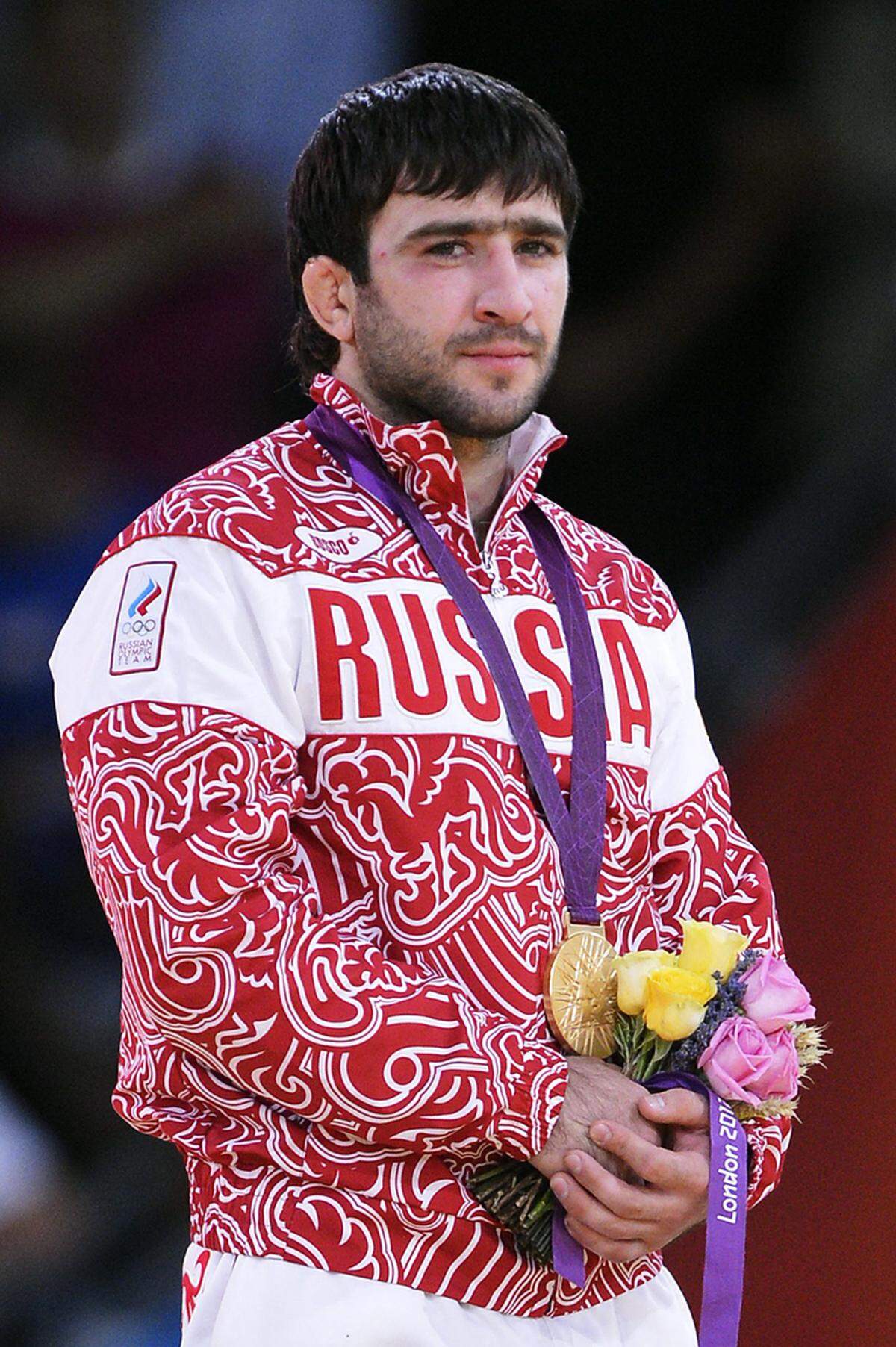 In eine ähnliche Kerbe schlagen die weiß-roten Anzüge der Russen, hier vorgeführt von dem russischen Judoka Mansur Isaev.