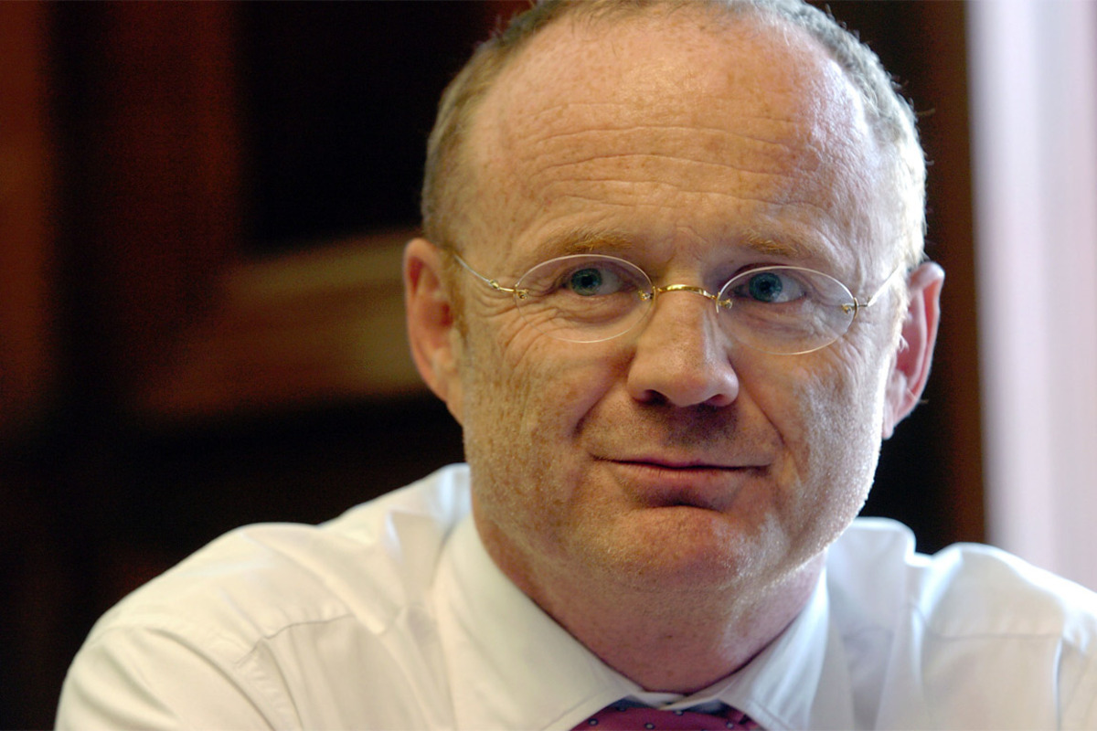 Das Hilfspakeit ist laut dem Investmentbanker Willi Hemetsberger ein großer Schritt in die richtige Richtung. Die Rückzahlung der Schulden sei wahrscheinlicher geworden, so der Ex-Bank-Austria-Vorstand im "Ö1-Morgenjournal". Dass die Diskussion um die Stabilität des Euro-Systems damit auf Dauer beendet ist, glaubt er aber nicht.