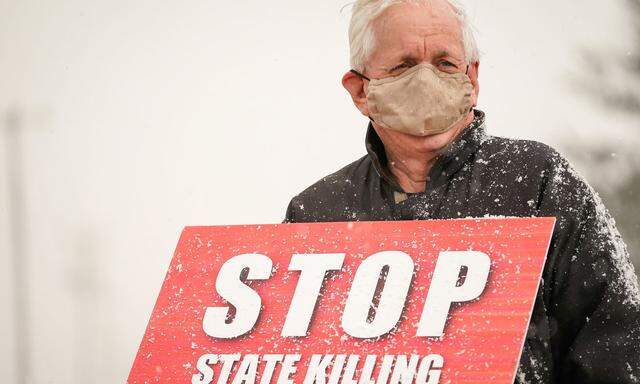"Stop State Killing": Ein Aktivist protestiert vor dem Gefängnis in Terre Haute im US-Bundesstaat Indiana gegen die Todesstrafe.
