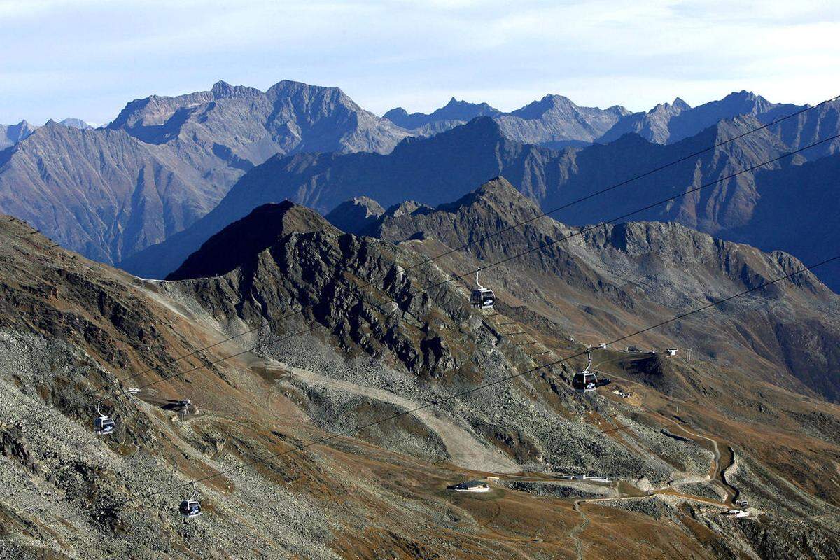 Alle Gletscher Österreichs haben seit 1980 deutlich an Fläche und Volumen verloren. Bsp:: In den südlichen Ötztaler Alpen hat sich die Gletscherfläche von 144,2 km² im Jahr 1969 auf 116,1 km2 im Jahr 2006 reduziert.