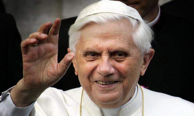 Ist emeritierter Papst Benedikt schwer krank?