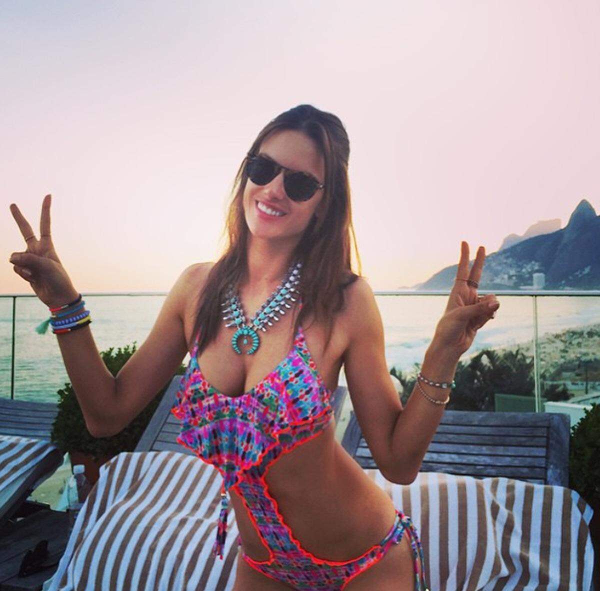 Auch Alessandra Ambrosio scheint im Bikini zu leben.