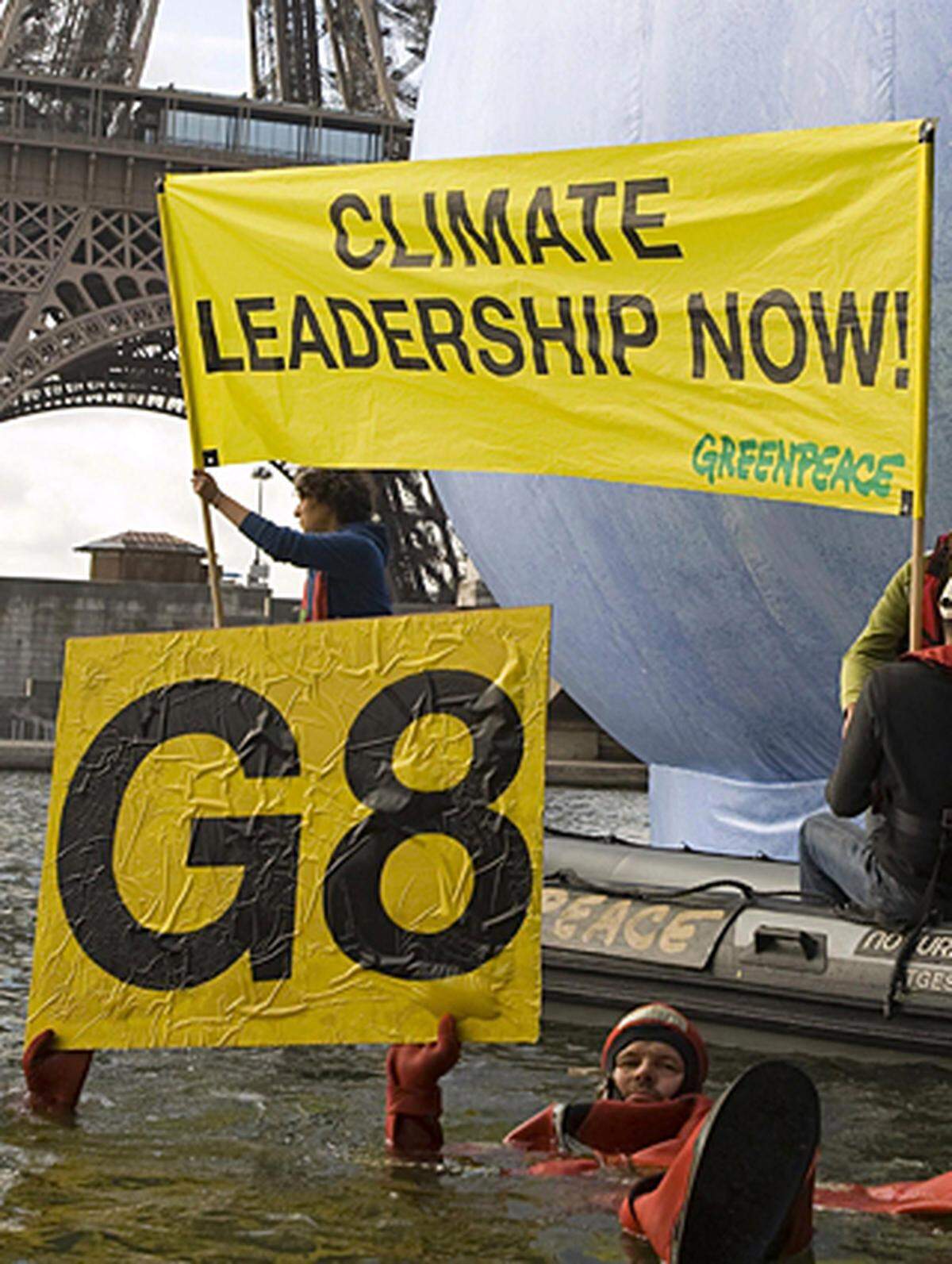 Frankreichs Staatschef Nicolas Sarkozy und die übrigen Teilnehmer des Gipfels in Italien müssten "einen Ausweg aus der angekündigten Klimakrise" finden, forderte der Leiter von Greenpeace Frankreich, Pascal Husting.