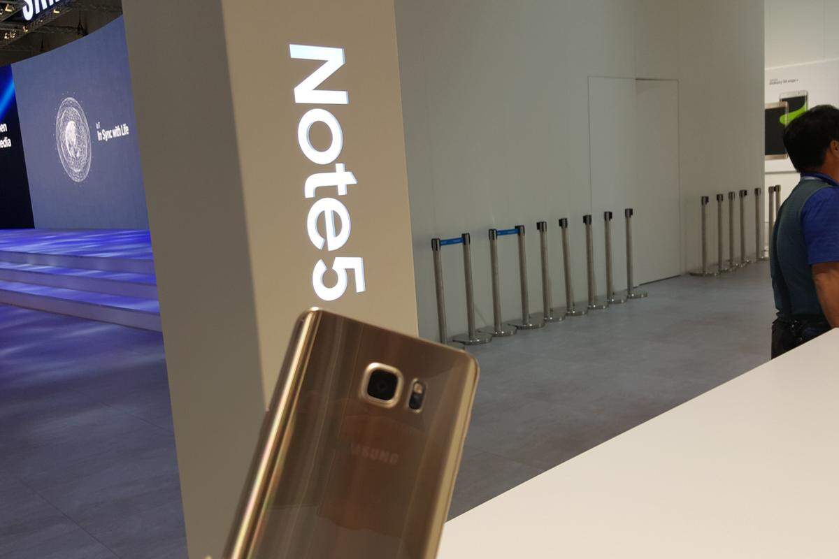 Das Galaxy S6 Edge Plus erreicht allmählich den europäischen Markt. Doch das Interesse galt beim riesigen Samsung-Stand vor allem einem neuen Gerät, dem Galaxy Note 5. Dass die Südkoreaner das Smartphone in Europa nicht auf den Markt bringen wollen, war schon bei der Ankündigung unverständlich. Nachdem sich "Die Presse" einen ersten Eindruck machen konnte, ist die Absage noch ärgerlicher.
