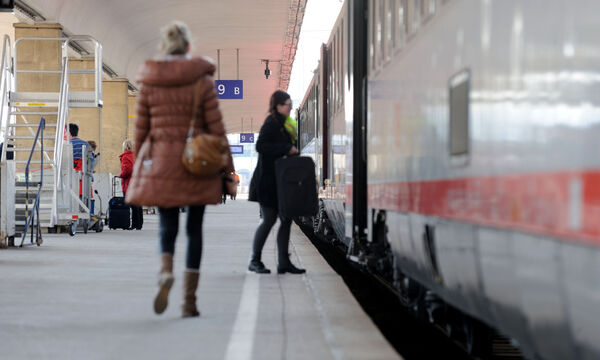 Mehr Zug und Rad statt Flugzeug und Auto.