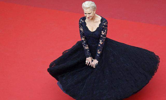 Actress Helen Mirren poses on the red carpet as she arrives for the screening of the film ´La fille inconnue´ (The Unknown Girl) in competition at the 69th Cannes Film Festival in Cannes