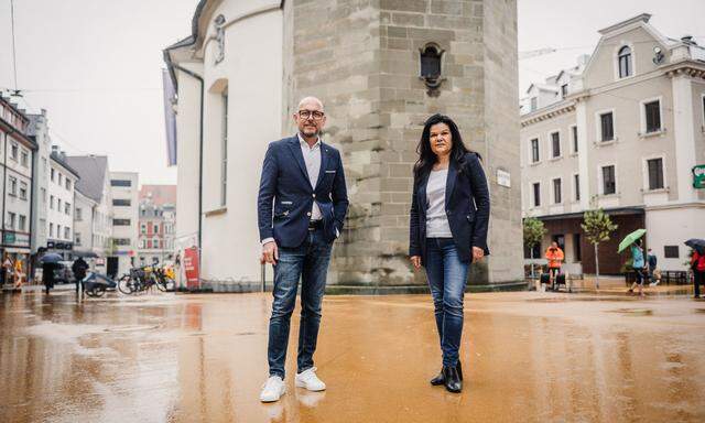 Ein Klima-Prestigeprojekt: Bürgermeister Michael Ritsch (SPÖ) und Vizebürgermeisterin Sandra Schoch (Grüne) in der neuen Fußgängerzone von Bregenz.