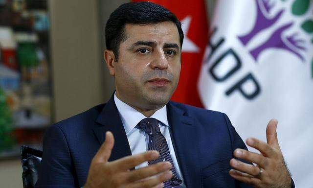 Demirtas wird die Anstachelung zu bewaffneten Protesten vorgeworfen.