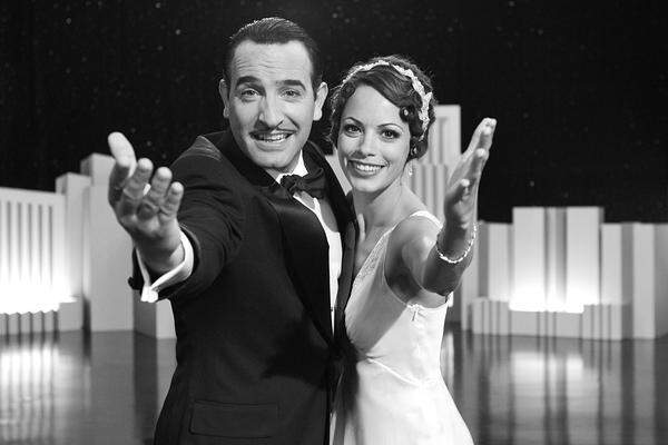 Michel Hazanavicius stellte mit "The Artist" einen Stummfilm vor. Er handelt von Hollywood in der Zeit des Umbruchs: Für den Stummfilmstar George Valentin (Jean Dujardin) bedeutet der Tonfilm das Ende seiner Karriere. Für die Statistin Peppy Miller (Bérénice Bejo) bedeutet er den Beginn.