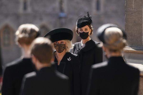 Herzogin Camilla setzte mit ihrer Maske Akzente.