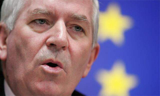 EU-Kommissar McCreevy verlangt Rechenschaft von Österreich.