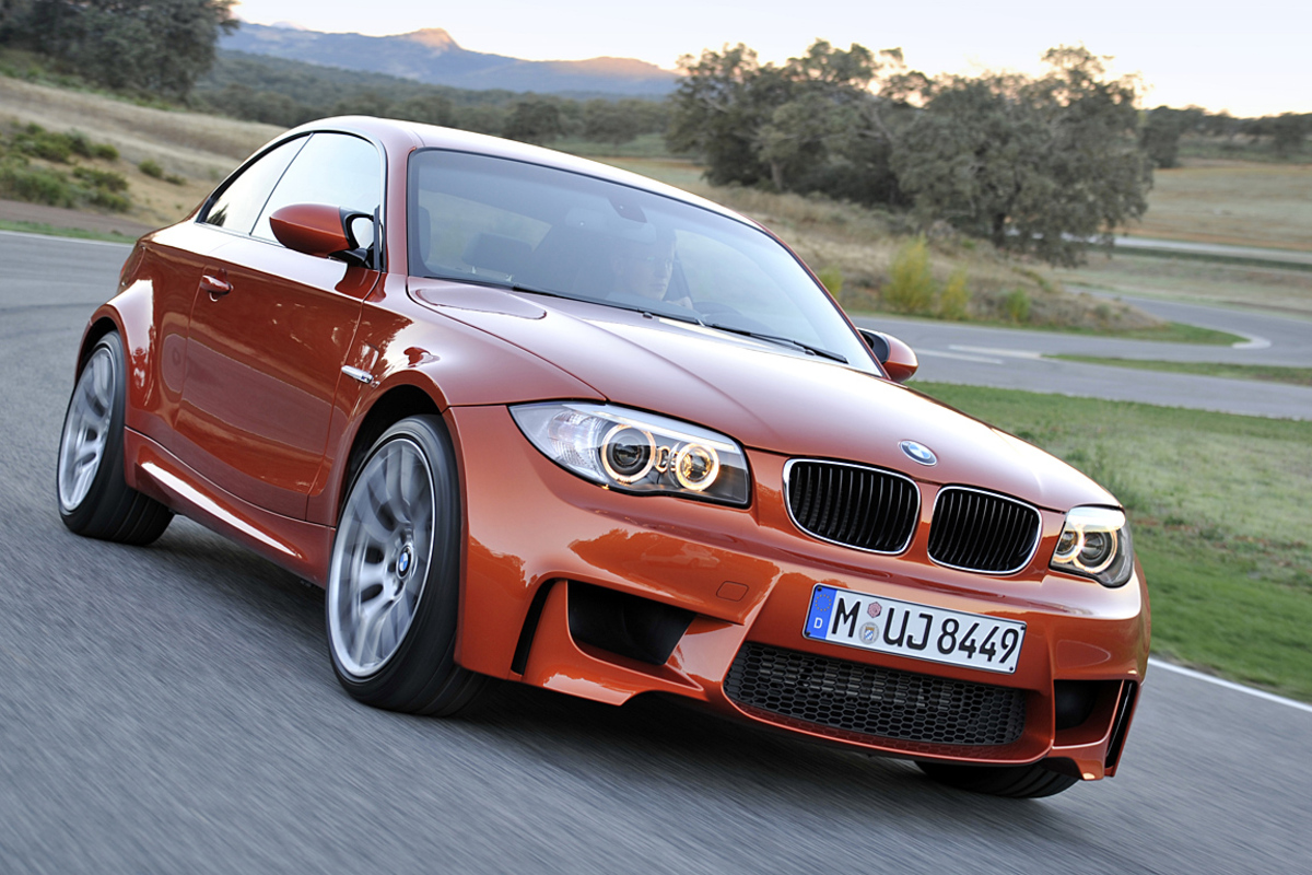 Bei BMW steht außerdem der stärkste 1er in der Firmengeschichte auf dem Messestand. Der 1er M Coupé mit 340 PS. Weitere Eckdaten: 450 Nm zwischen 1.500 und 4.500 Umdrehungen, 4,9 Sekunden von 0 auf 100 km/h. Verbrauch: 9,6 Liter.