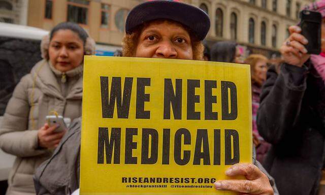 US-Bürger demonstrieren für den Erhalt von Medicaid.