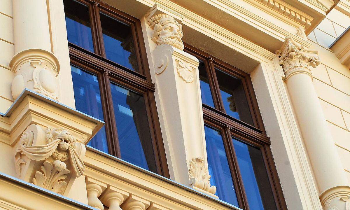 "In Altbauten sorgt das Kippen der Fenster dafür, dass sich die Feuchtigkeit an den Wänden sammelt", erklärt Georg Spiegelfeld-Schneeburg, Präsident der Gesellschaft für Landeskunde und Denkmalpflege OÖ.