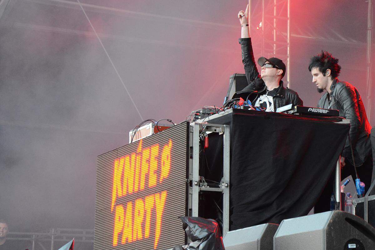 Das australische House/Dubstep Duo Knife Party testete die Lautstärkegrenzen der Boxen und euphorisierte die Menge mit den Hits "Internet Friends" und "Bonfire".