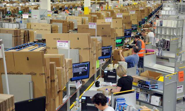 FILE GERMANY ECONOMY AMAZON