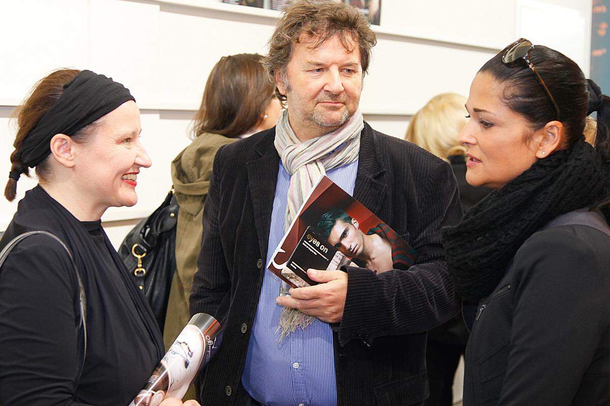 Elke Weilharter (SkyUnlimited), Thomas Licek (Eyes On) mit „Presse“-Verkäuferin Heidi Liehr