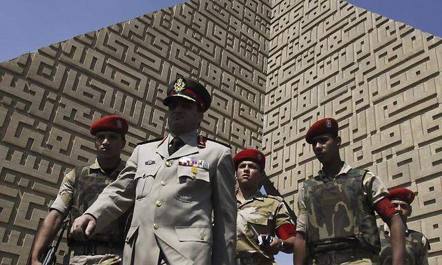 Militärs und Polizisten sind Angriffen islamischer Extremisten in Ägypten ausgesetzt.