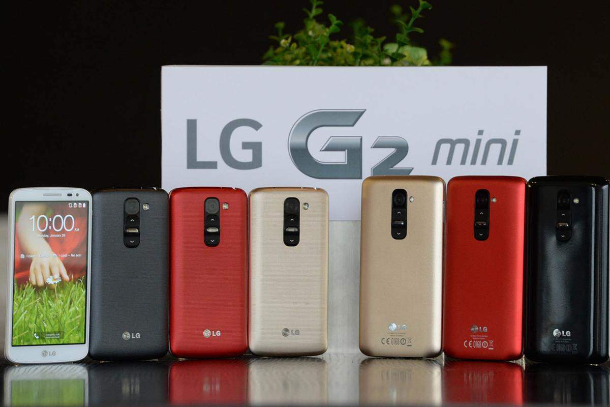 LG tut es Samsung, HTC und Sony gleich und liefert eine kleinere Version seines Flaggschiff-Smartphones. Das LG G2 Mini ist - wie auch die Geräte der anderen Hersteller - nicht wirklich mini. Der 4,7-Zoller kommt mit etwas schwächeren Innereien als sein großer Bruder. Dazu zählen eine geringere Displayauflösung, ein etwas schwächerer Prozessor und weniger Speicher. Marktstart ist im März - in Europa wird das G2 Mini etwas später erhältlich sein. Der Preis ist noch unbekannt.