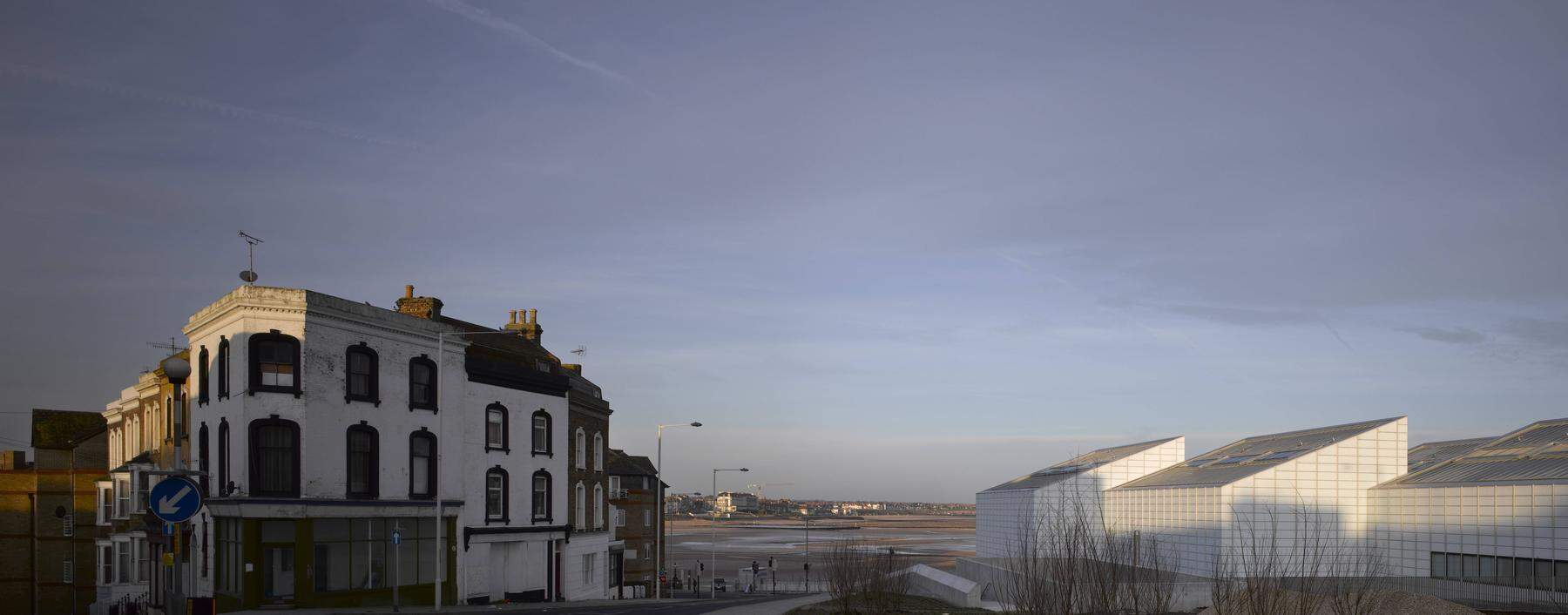 Turner Contemporary and old buildings on the coast Margate Kent United Kingdom PUBLICATIONxINxGER