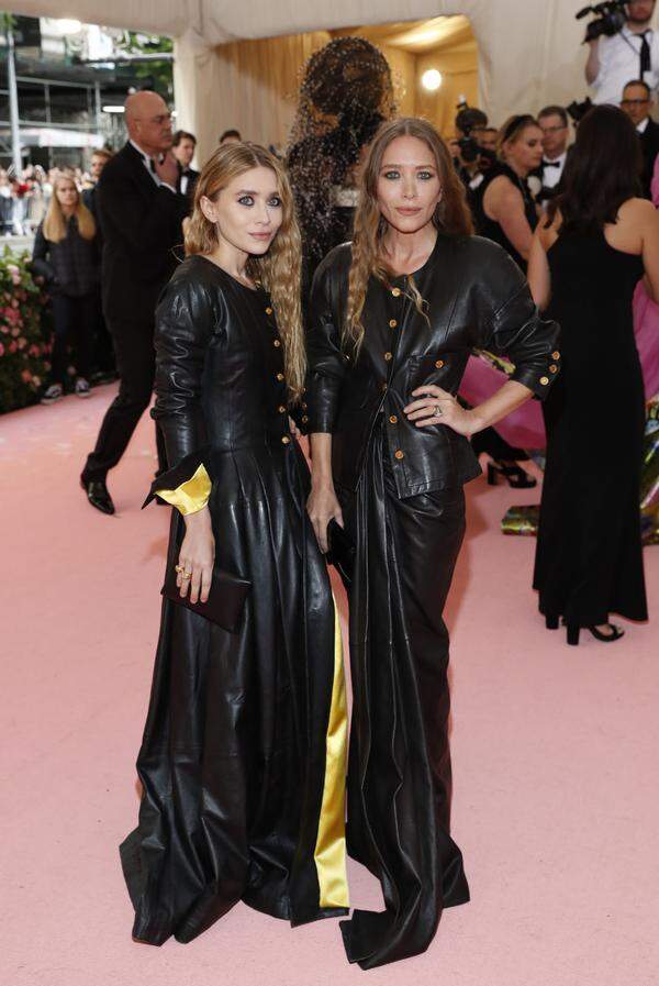 Mary-Kate und Ashley Olsen in Vintage Chanel.