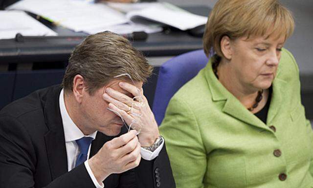 Guido Westerwelle und Angela Merkel stehen nach den Wahlniederlagen in der Kritik