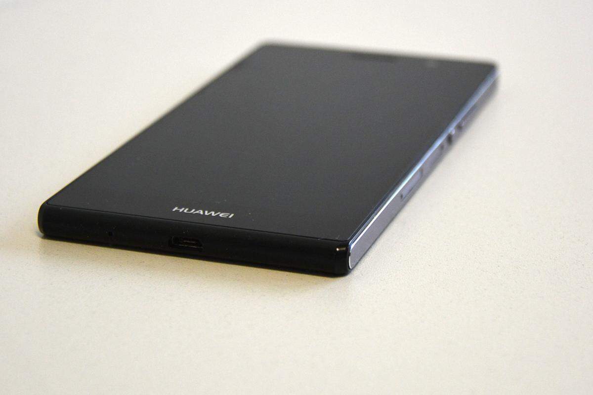 Insgesamt ist das sehr dünne und leichte P7 ein gut verarbeitetes und elegantes Smartphone.